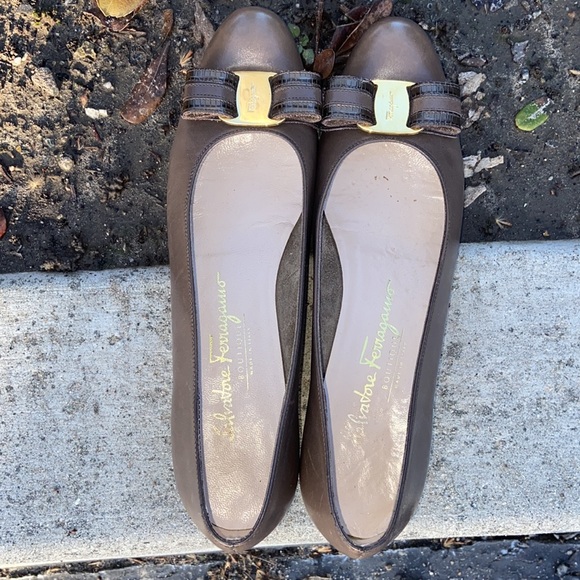 Salvatore Ferragamo brown Leather VARA VERA BOW FLATS 8 A4 (Narrow) - Picture 4 of 13